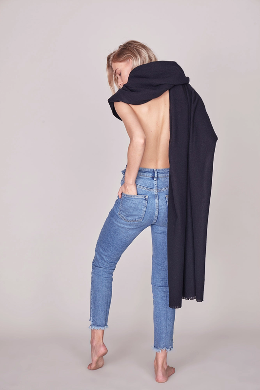 Essential Black Cashmere Scarf